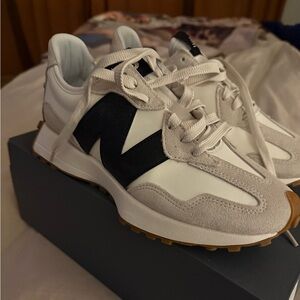 New Balance 327 Shoes